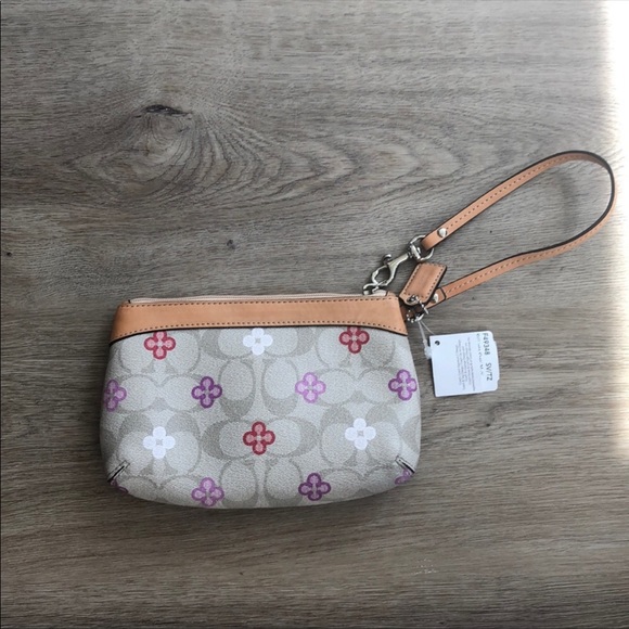 New with tags Coach Peyton Signature C medium wristlet - Picture 2 of 15